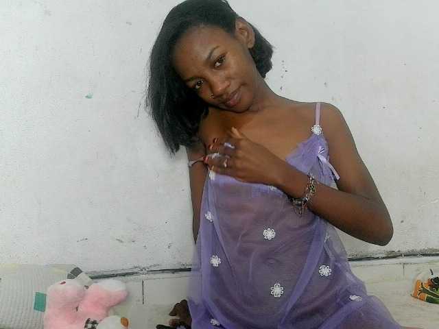 Claudiaah live cam on BongaCams