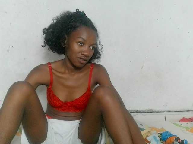 Claudiaah live cam on BongaCams