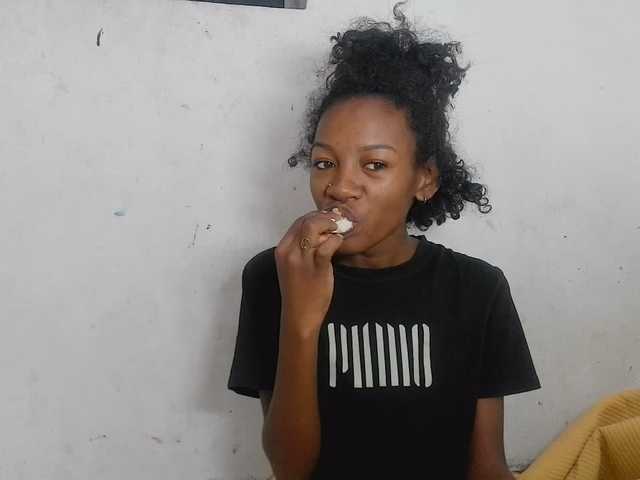 Claudiaah live cam on BongaCams