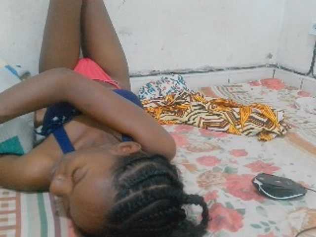 Claudiaah live cam on BongaCams