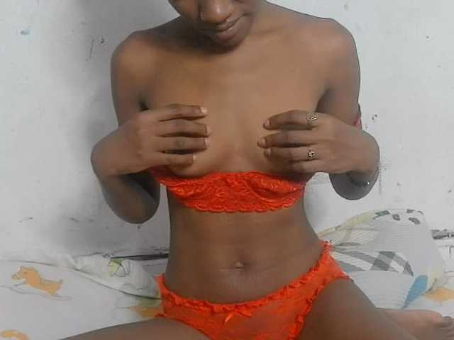 Claudiaah live cam on BongaCams
