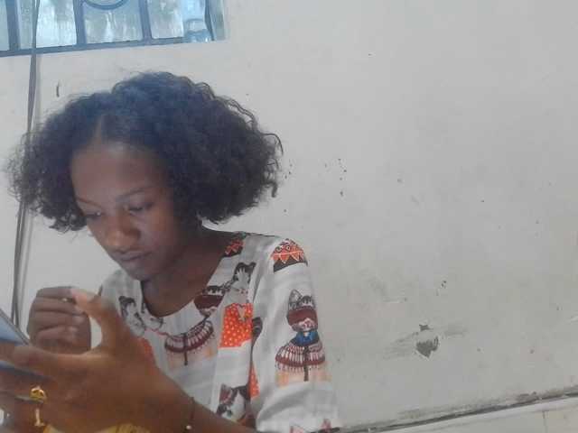 Claudiaah live cam on BongaCams