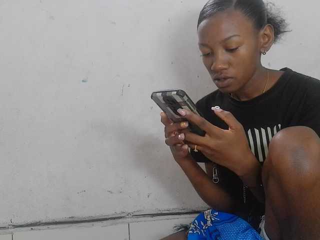 Claudiaah live cam on BongaCams