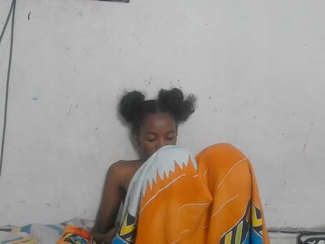 le modèle Claudiaah est en webcam porno dans un show sur le site bongacams, il possède les tags suivants: Ebony,Brunette,Trimmed