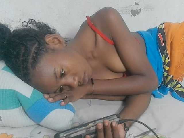 Claudiaah live cam on BongaCams