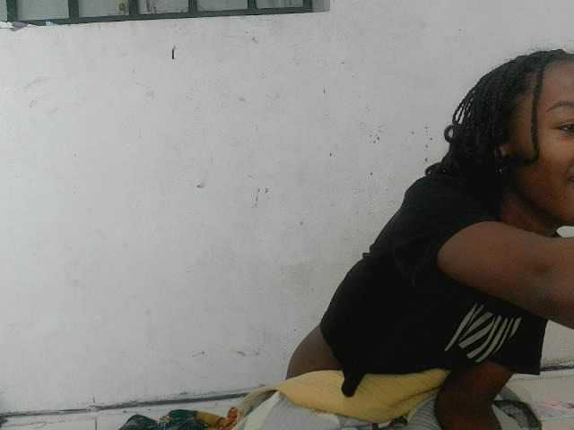 Claudiaah live cam