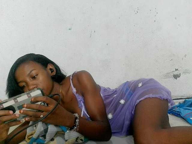 Claudiaah live cam on BongaCams