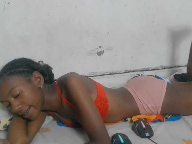 Claudiaah live cam on BongaCams