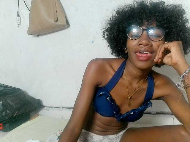 Claudiaah live cam on BongaCams