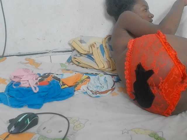 Claudiaah live cam on BongaCams