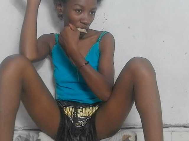 Claudiaah live cam on BongaCams