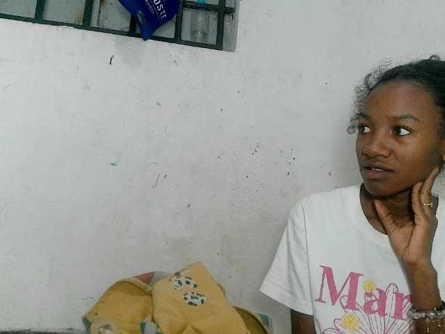 Claudiaah live cam on BongaCams