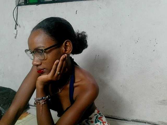 Claudiaah live webcam show