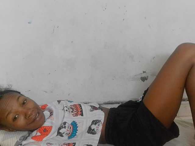 Claudiaah live cam on BongaCams