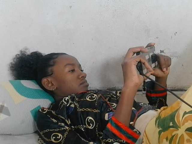 Claudiaah live cam on BongaCams