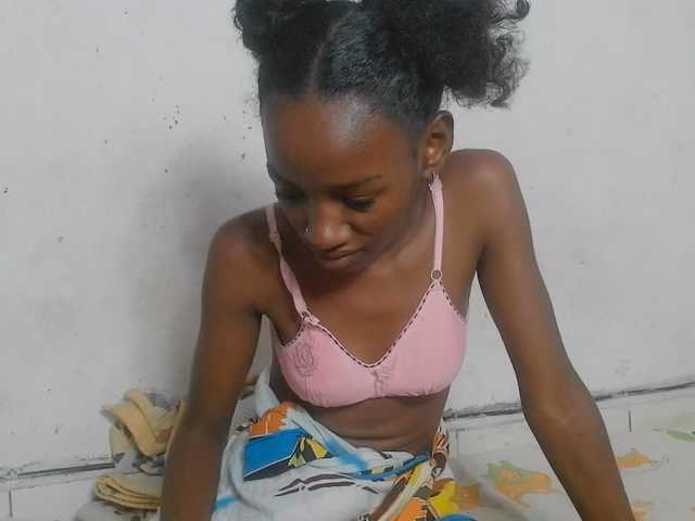Claudiaah live cam on BongaCams