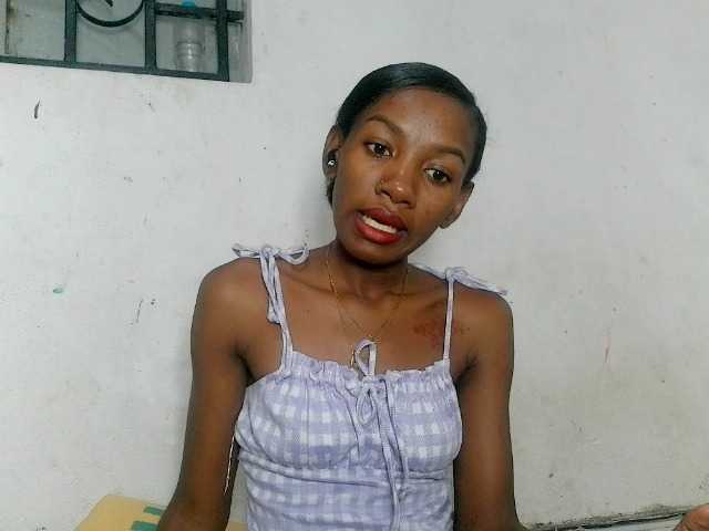 Claudiaah live cam on BongaCams