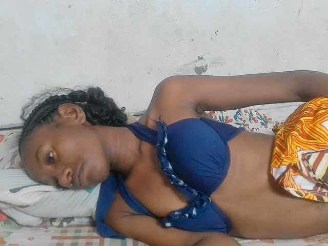 Claudiaah live cam on BongaCams