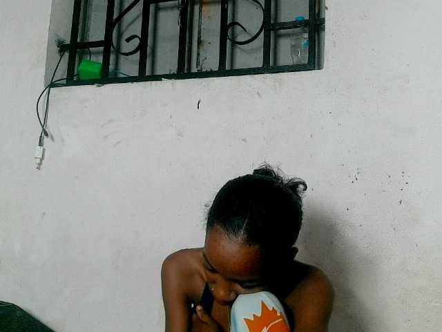 Claudiaah live webcam show