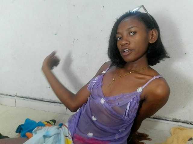 Claudiaah live cam on BongaCams