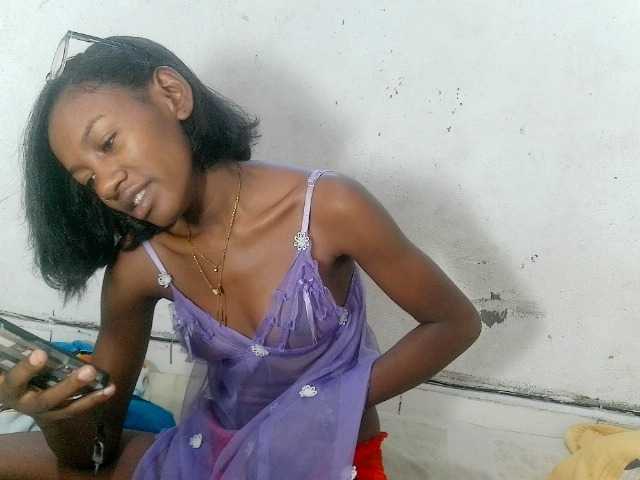 Claudiaah live webcam show