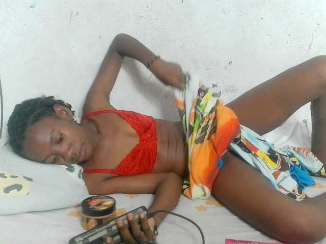Claudiaah live cam on BongaCams