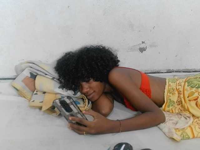 Claudiaah live cam on BongaCams