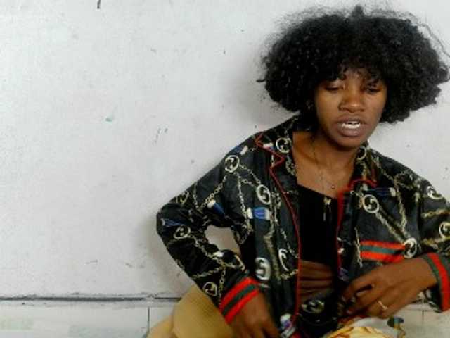 Claudiaah live cam on BongaCams