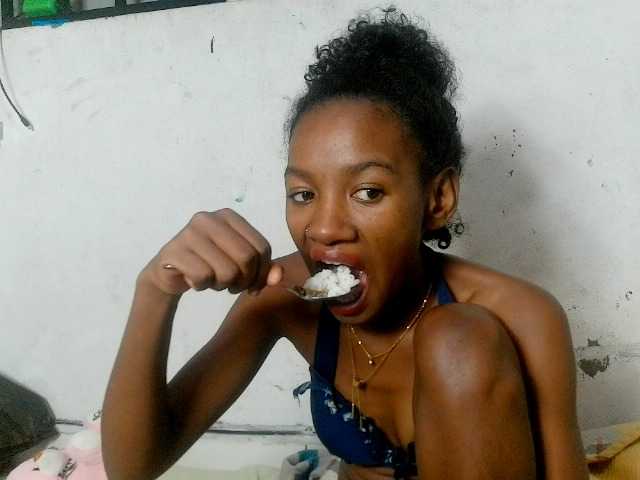 Claudiaah live cam on BongaCams