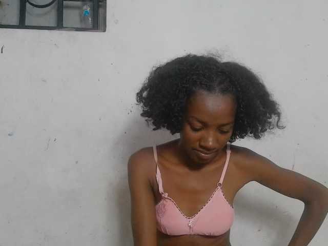 Claudiaah live cam on BongaCams