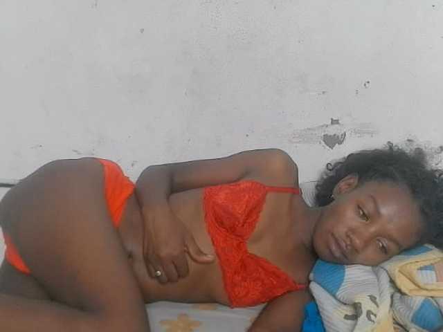 Claudiaah live cam on BongaCams