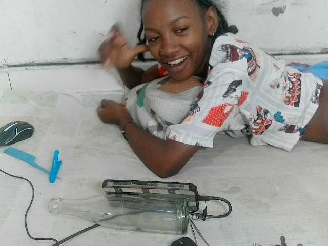 Claudiaah live cam on BongaCams