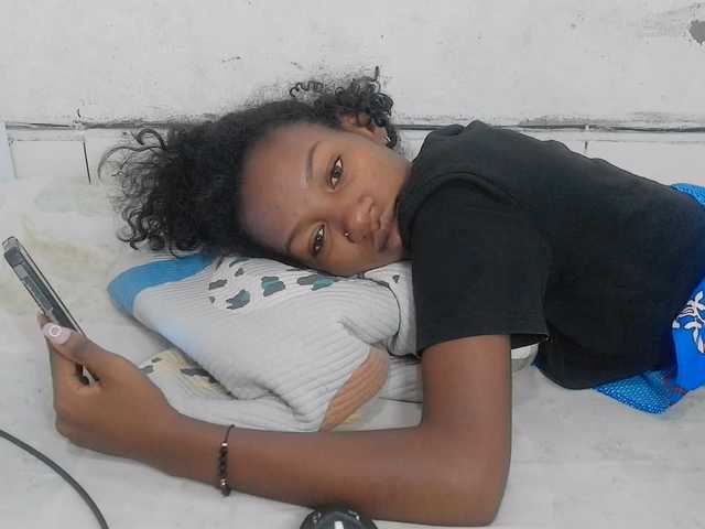 Claudiaah live cam preview