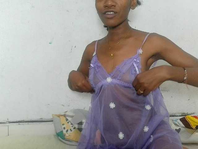 Claudiaah live cam on BongaCams