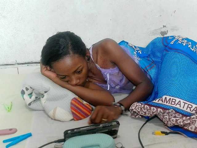 Claudiaah live cam on BongaCams