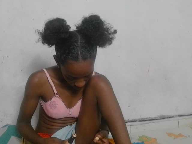 Claudiaah live cam on BongaCams