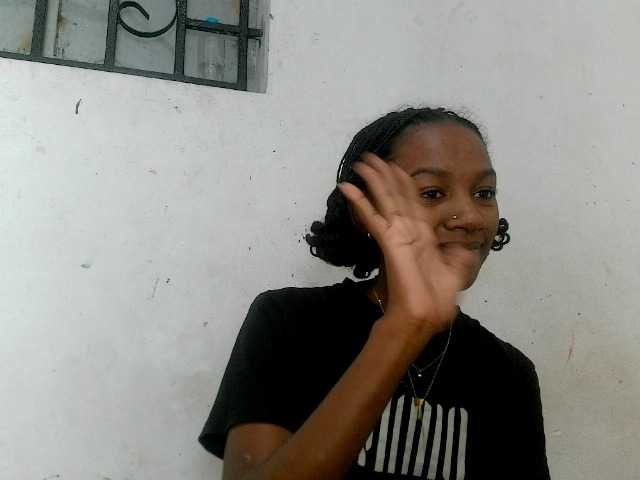 Claudiaah live cam on BongaCams