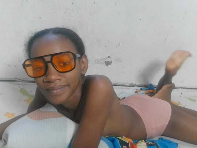 Claudiaah, live now on BongaCams