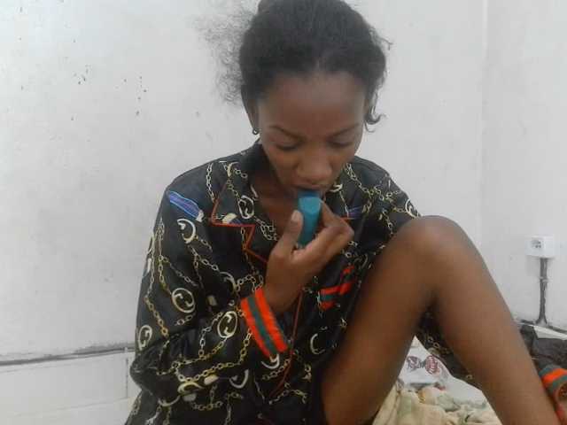 Claudiaah live cam on BongaCams