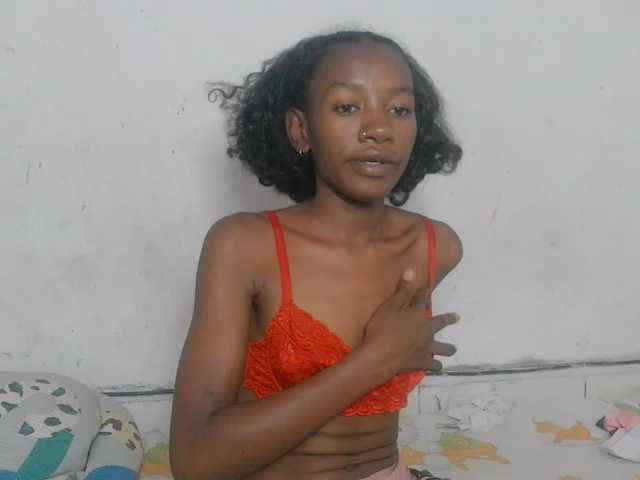 Claudiaah live cam on BongaCams