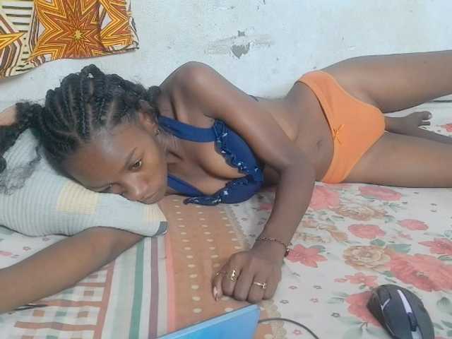 Claudiaah live cam on BongaCams