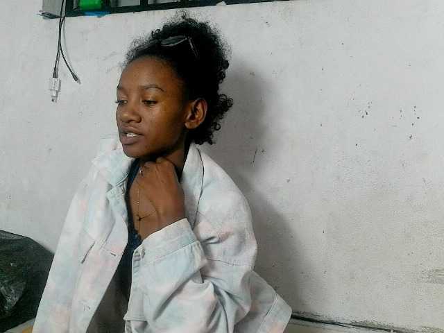 Claudiaah live cam on BongaCams