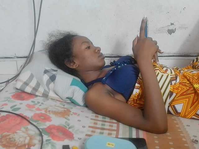 Claudiaah live cam preview