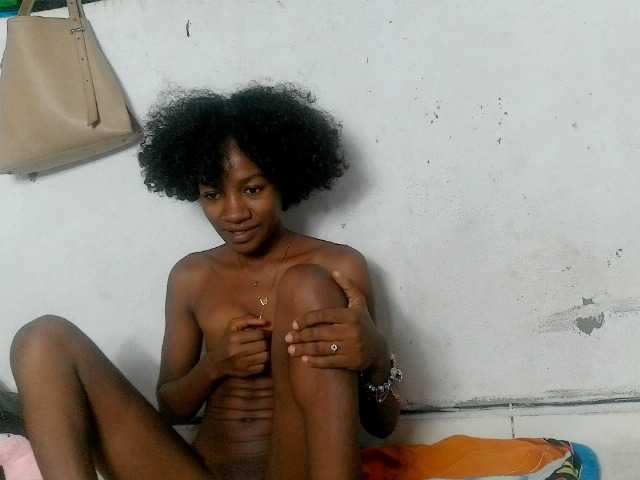 Claudiaah live webcam show