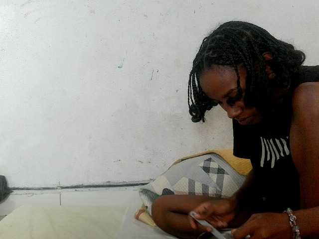 Claudiaah live cam on BongaCams