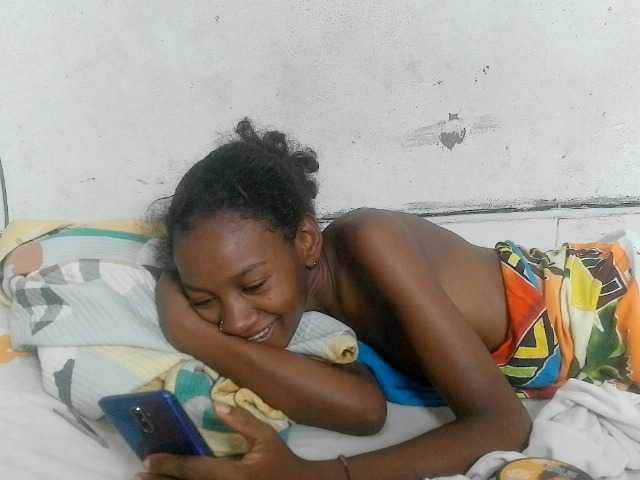 Claudiaah, live now on BongaCams