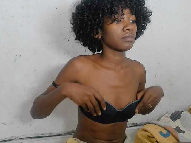 Claudiaah live cam on BongaCams