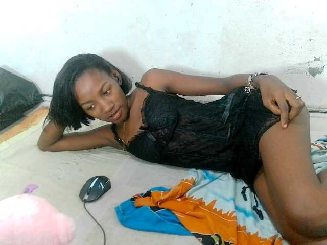 Claudiaah live cam on BongaCams