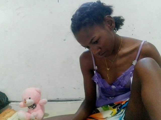 Claudiaah live cam on BongaCams
