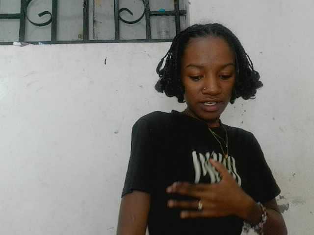 Claudiaah live cam